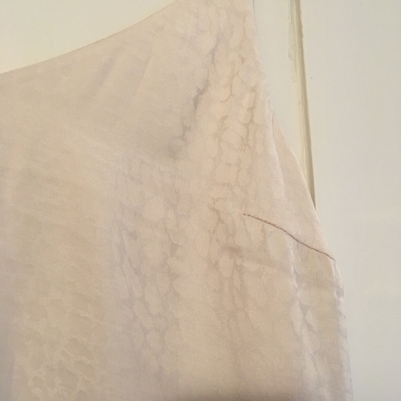 Silky Texture Pattern Camisole - Picture 2 of 4